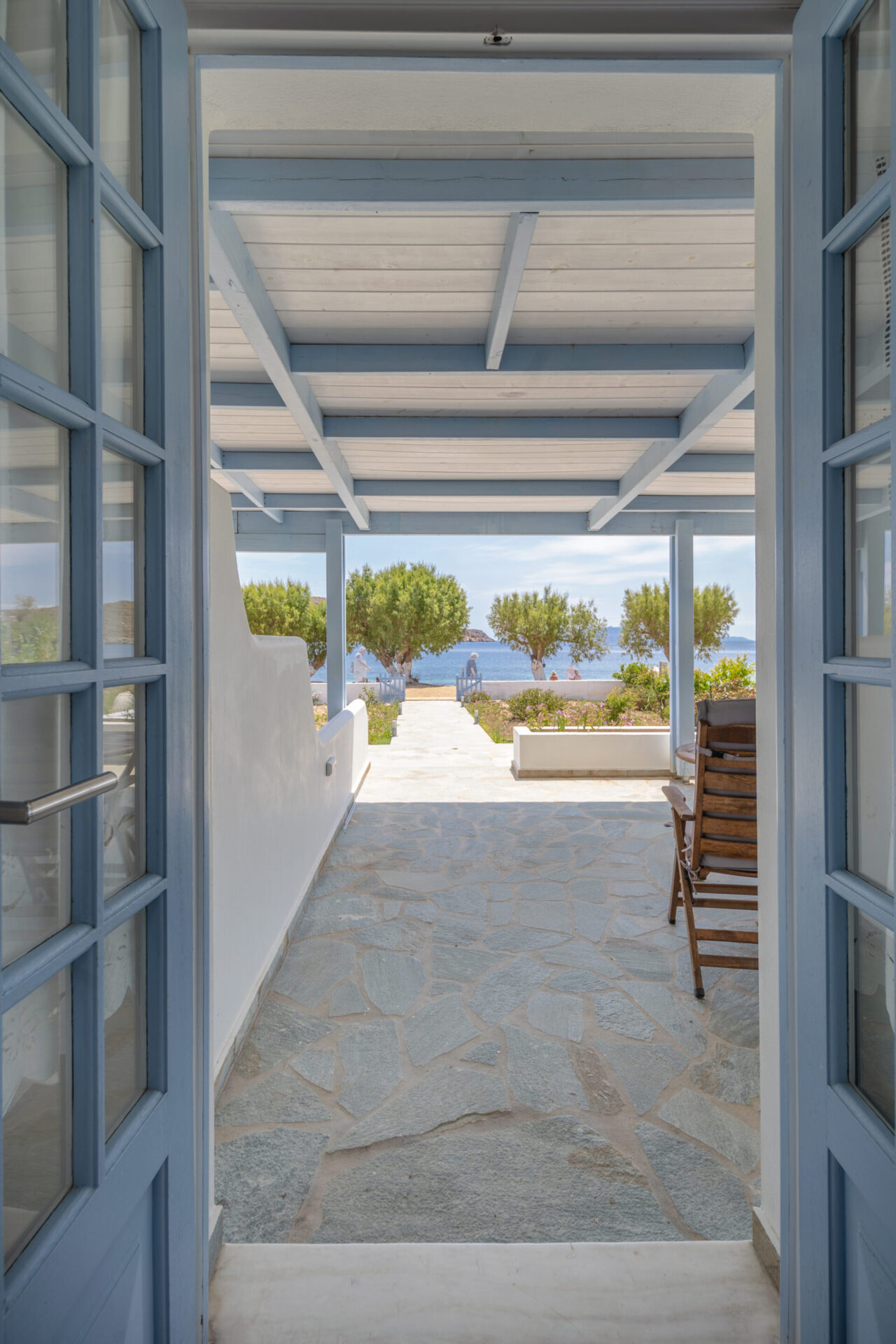 1. Ζωή με Ανοιχτές Πόρτες